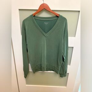 Athleta Green V-Neck UPF 50+ Seasoft Willow Sweatshirt Size M
